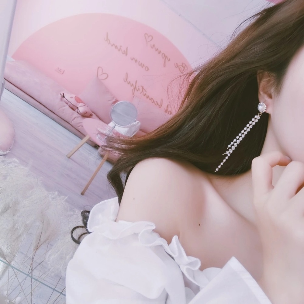 UnMatched Long Pearls Strings with Beads Earring - Picture 7 of 8